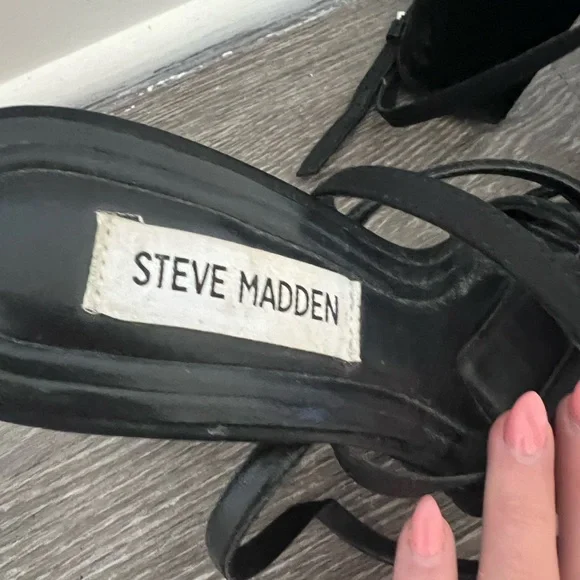 Steve Madden Black Platform Heels - Picture 3 of 3
